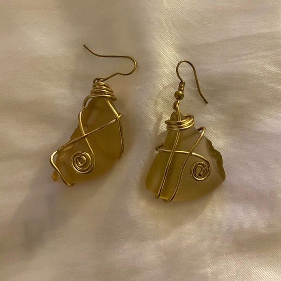 Stone Earrings - Picture 1 of 2